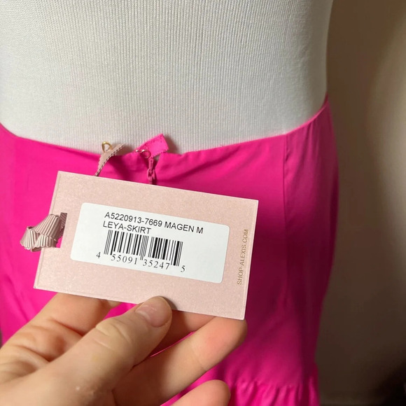 NWT Alexis Leya Skirt, size medium - Picture 5 of 7